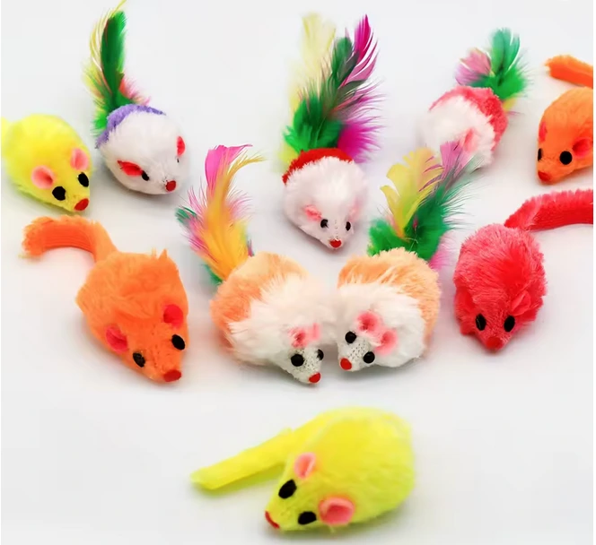 Ratón pequeño con pluma y catnip para gatos