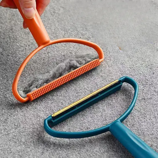 Peine saca pelos plástico colores 